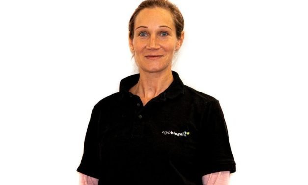 Trockene Böden können durch Hydrogele Feuchtigkeit speichern