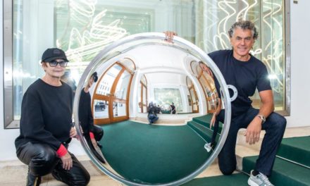 Installation von Brigitte Kowanz: Die Zeit im Spiegel