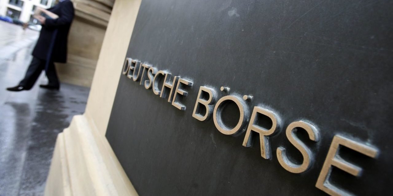 Börse: Tesla-Aktie reduziert Verluste; Google-Mutter Alphabet 2 Billionen Dollar wert