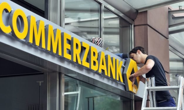 Negativzinsen bei Sparbüchern: Verbraucherschützer verklagen Commerzbank