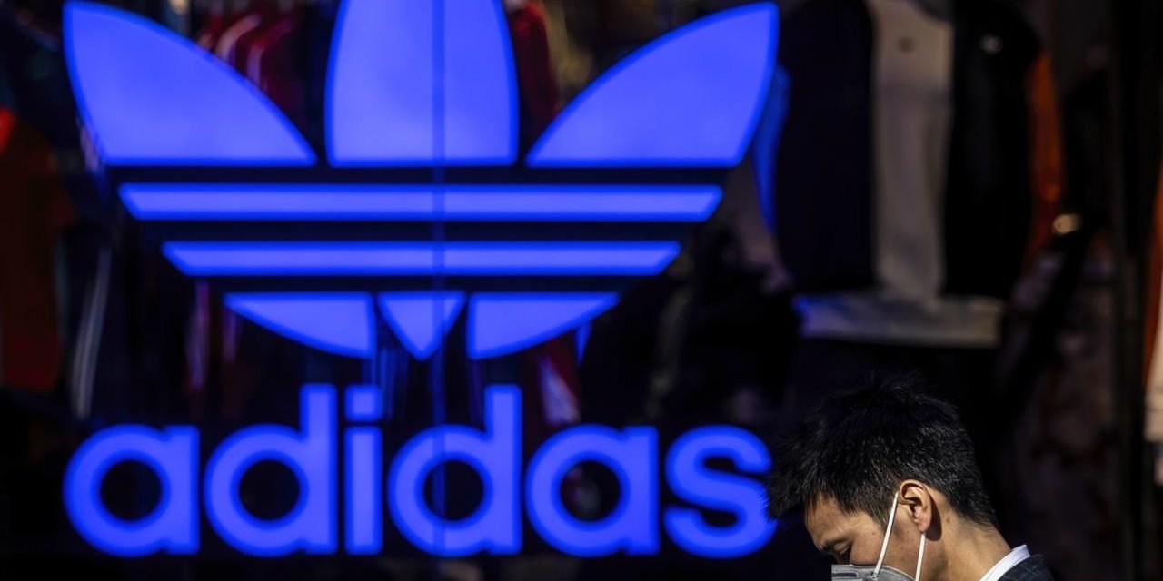 Adidas: Aktie verliert deutlich, Prognose gesenkt, Probleme in Asien