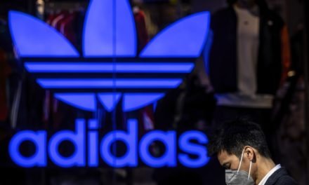 Adidas: Aktie verliert deutlich, Prognose gesenkt, Probleme in Asien