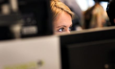 Börse: Dow und Dax schwächeln nach US-Inflationsdaten, Adidas Aktie im Minus