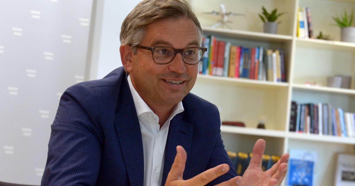 Klimastaatssekretär will Fliegen etwas weniger klimaschädlich machen