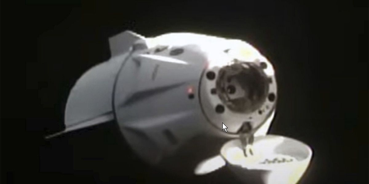 Besatzung des Crew Dragon schwebt in der ISS ein