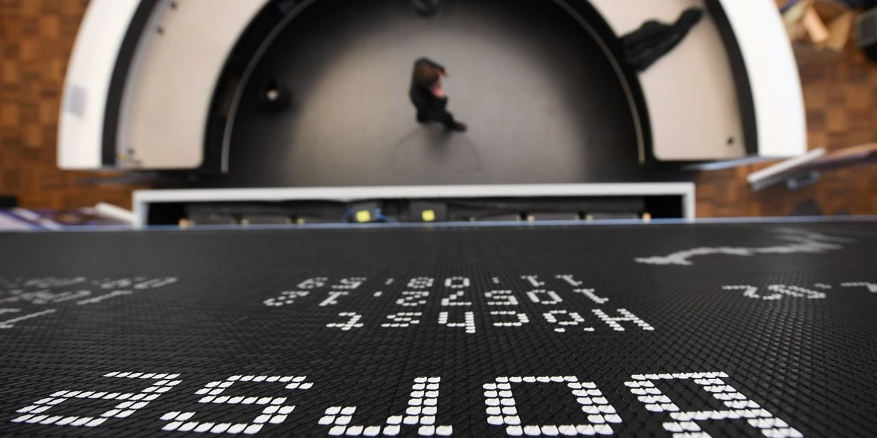 Börse: Dax mit neuem Rekord, Conti knickt ein, Bitcoin bleibt schwächer