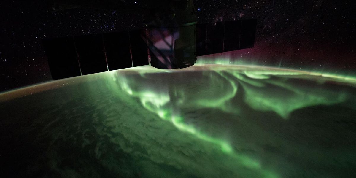 Wenn Polarlichter wie Perlenketten leuchten