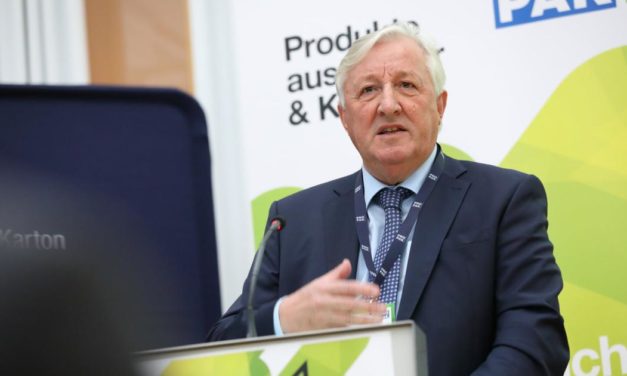 Geht der Papierindustrie bald das Papier aus,  Herr Fischer?