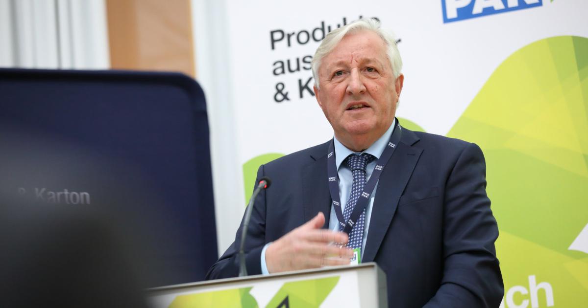 Geht der Papierindustrie bald das Papier aus,  Herr Fischer?