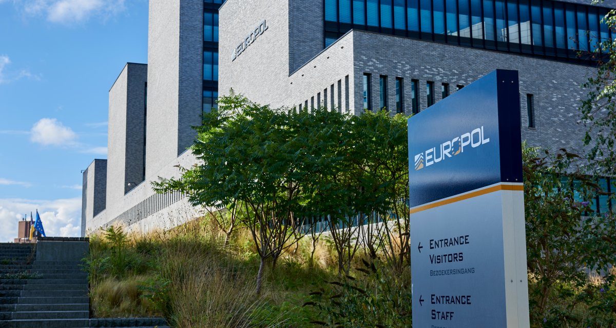 Europol-Aktion gegen Geldwäscher führt zu 1800 Verhaftungen