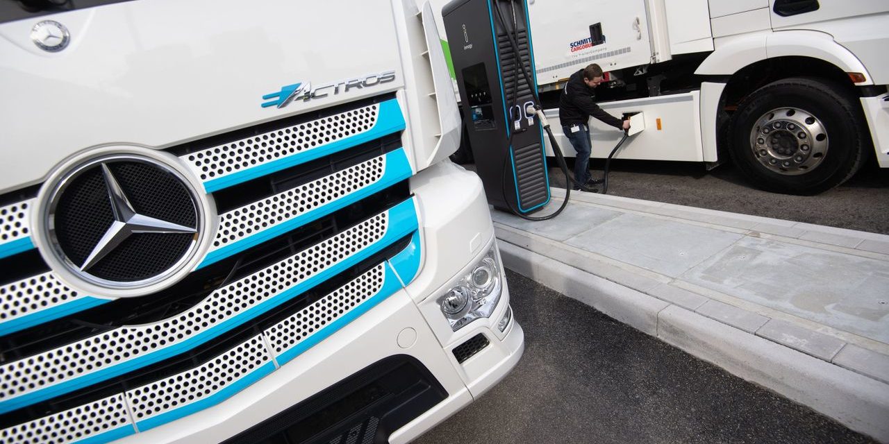 Elektro-LKW, Wasserstoff-Trucks: Ladesäulen-Mangel erschwert Nachhaltigkeits-Ziele der Hersteller