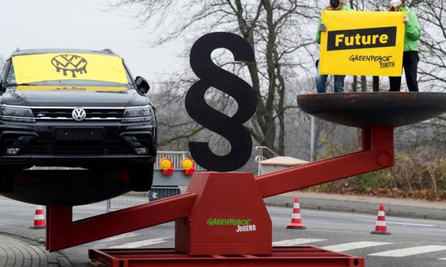 Greenpeace protestiert vor VW-Aufsichtsratssitzung gegen SUVs