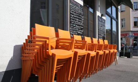 Tourismus: Ruf nach Schweizer Weg, Ärger über 22 Uhr Sperrstunde zu Silvester