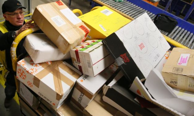 Paketflut: Wenn sogar der Christbaum mit der Post kommt