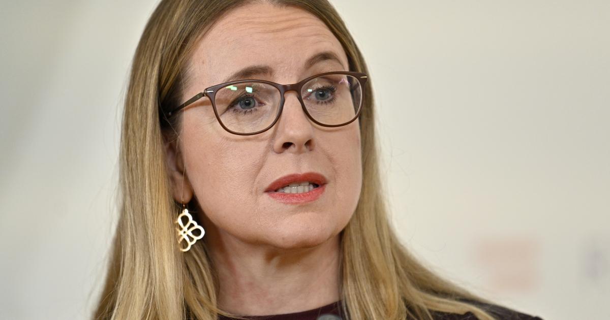 Schramböck: Grace-Period-Gesetz soll 2022 in Kraft treten