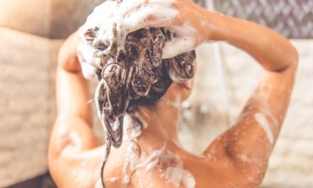 Warum Sie im Fitnesscenter nicht barfuß duschen sollten