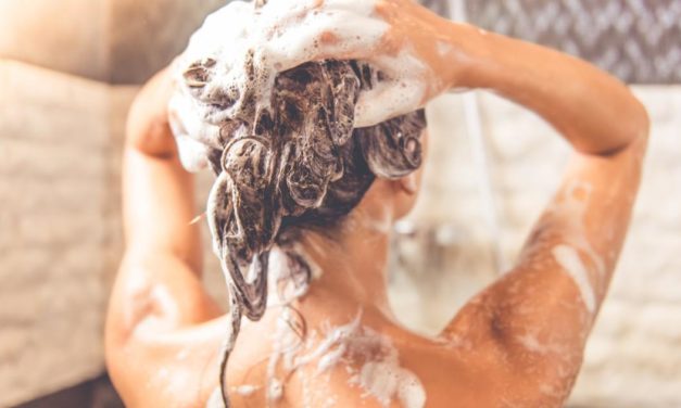 Warum Sie im Fitnesscenter nicht barfuß duschen sollten