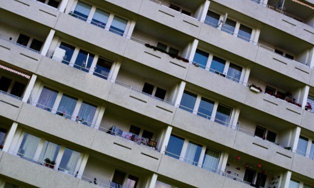 Wohnkosten gestiegen, Einkommen in Relation gesunken