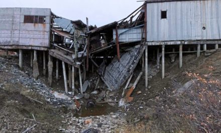 Auftauende Permafrostböden gefährden Gebäude, Straßen und Pipelines