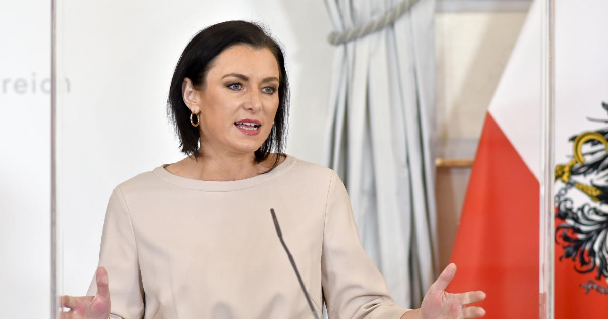Köstinger will Wintersaison mit 2G-Regel durchziehen