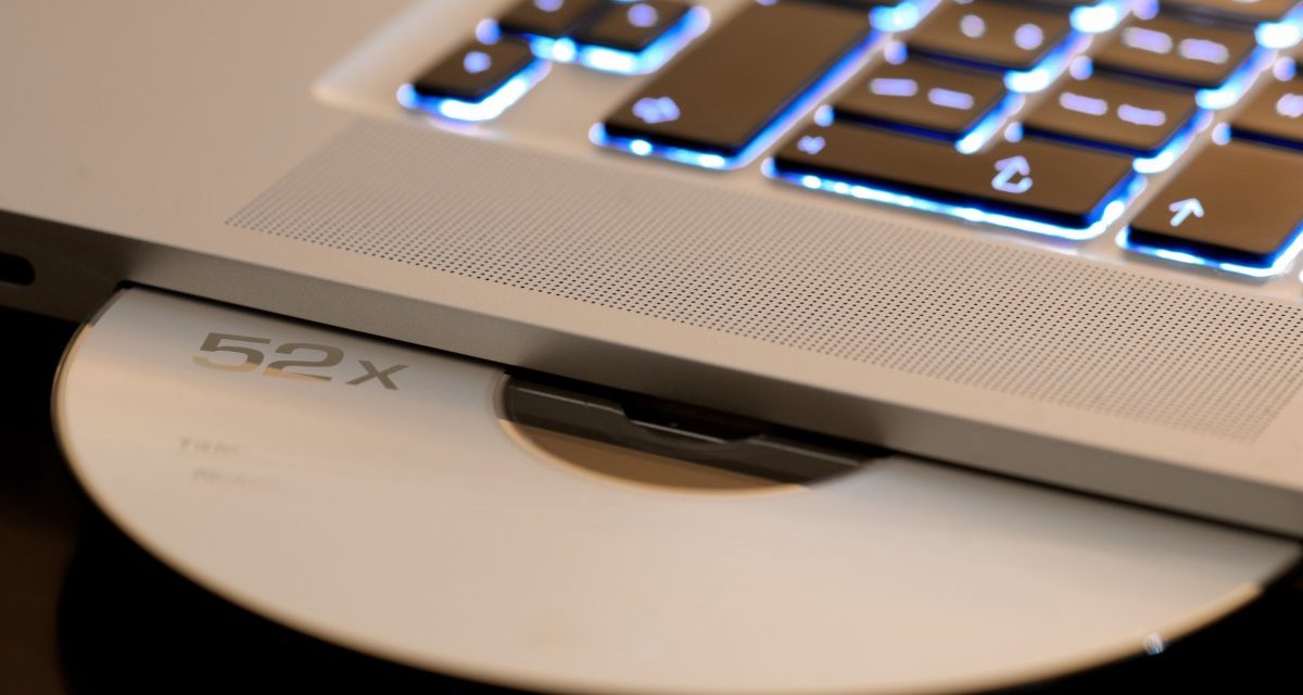Letztes MacBook mit CD-Laufwerk ist ab Ende Januar „vintage“