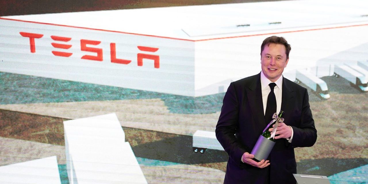 Tesla: Elektroauto-Hersteller fährt in 2021 mehr Gewinn ein als erwartet