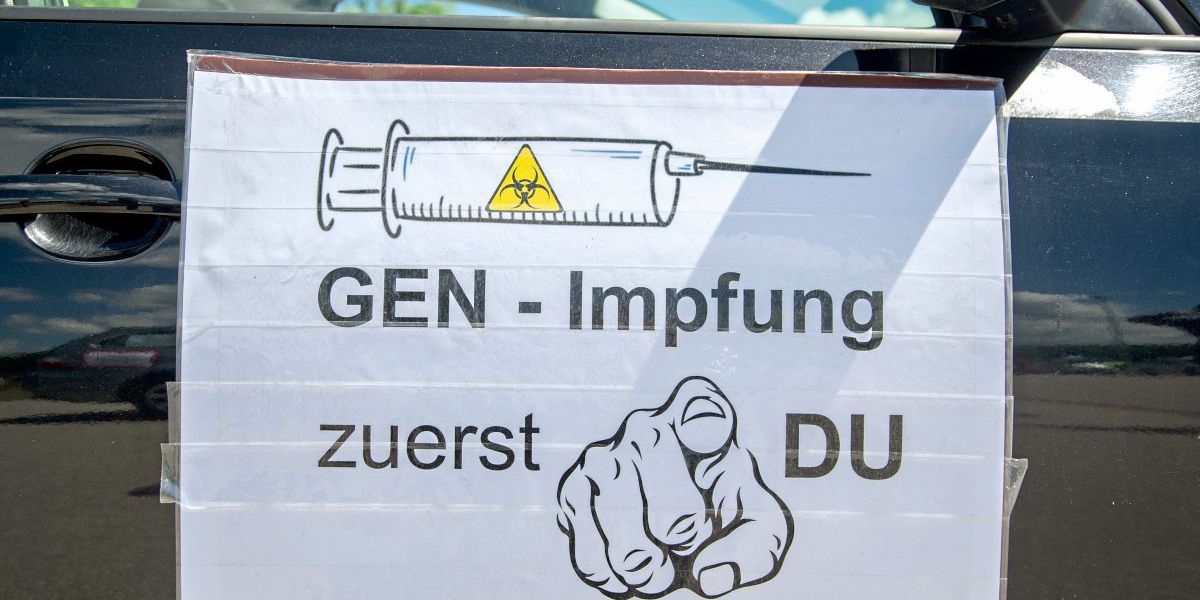 Extreme politische Ansichten fördern Glauben an Verschwörungstheorien