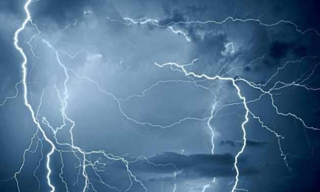 Zwei Blitze der Superlative stellen bisherige Rekorde ein