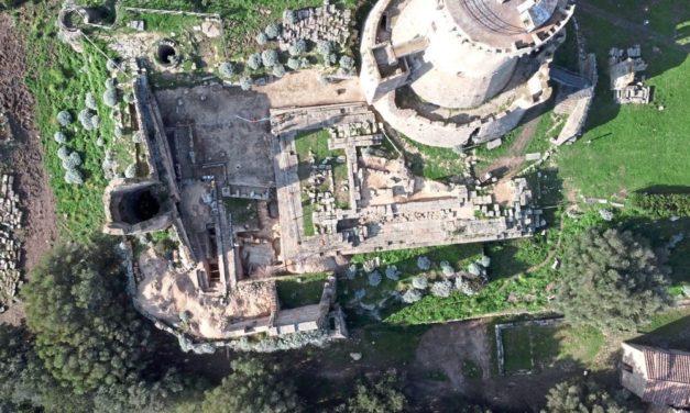 Archäologen legen 2.500 Jahre alten Tempel in Süditalien frei