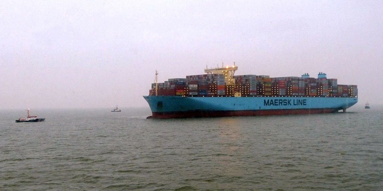 Wangerooge: Containerschiff „Mumbai Maersk“ freigeschleppt