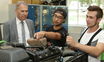 Der Industrie fehlen rund 10.000 Lehrlinge