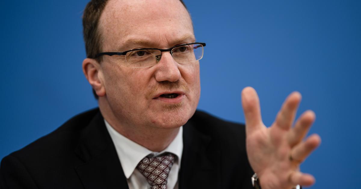 Deutscher Top-Ökonom Lars Feld gibt IHS einen Korb