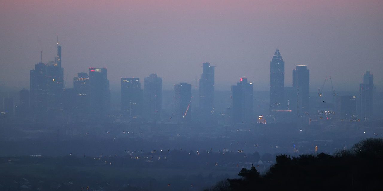 Börse: Dax startet im Plus, Bitcoin nähert sich 45.000 Dollar
