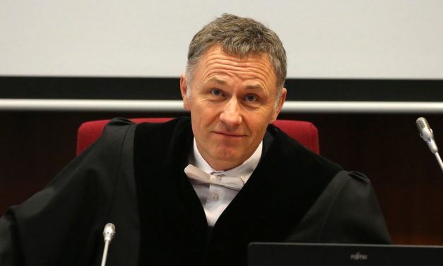 Warburg-Bank: Ex-Banker muss wegen Cum-Ex-Geschäften dreieinhalb Jahre ins Gefängnis