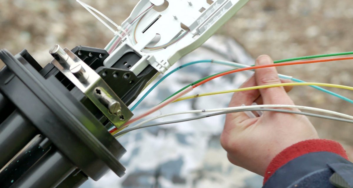 Rekord im Glasfasernetz: 600 Gbit/s über eine Farbe und 781 km übertragen
