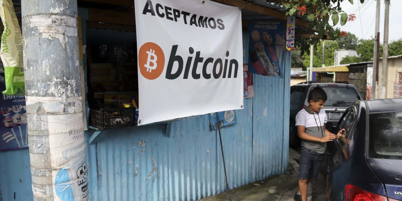 Wegen Bitcoin: Ratingagentur stuft El Salvador herab