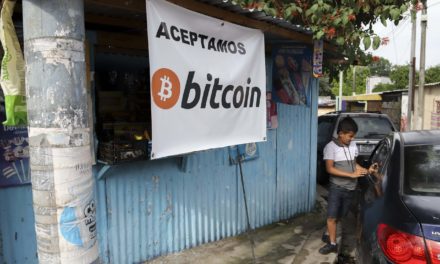 Wegen Bitcoin: Ratingagentur stuft El Salvador herab