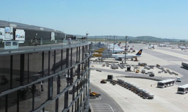 Flughafen Wien: Halb so viele Gäste wie vor der Krise