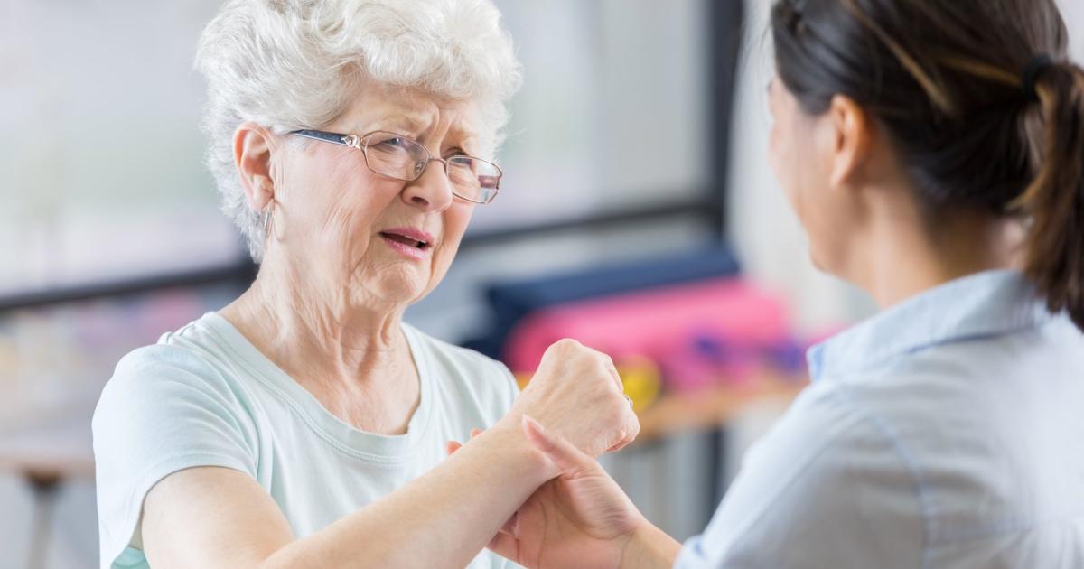 Warum das Gehen mit Gewichten bei Osteoporose helfen kann