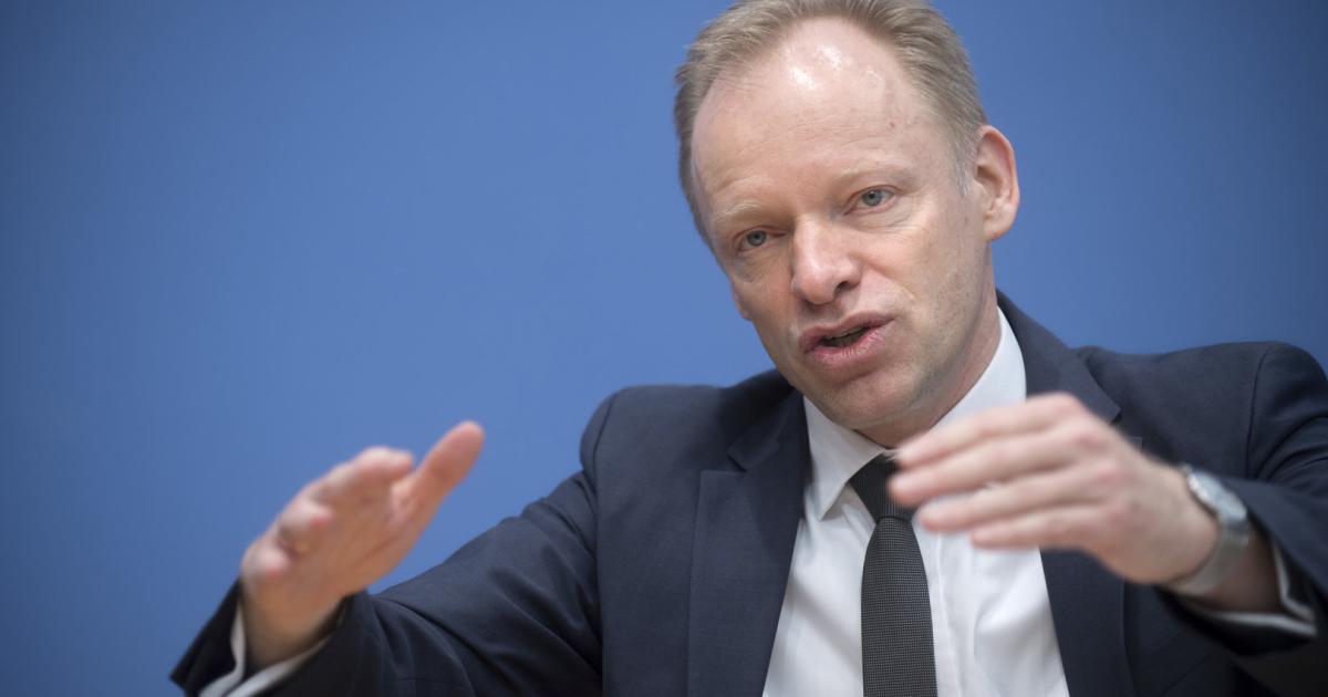 Ukraine-Krise: Deutscher Top-Ökonom warnt vor Ölpreisschock