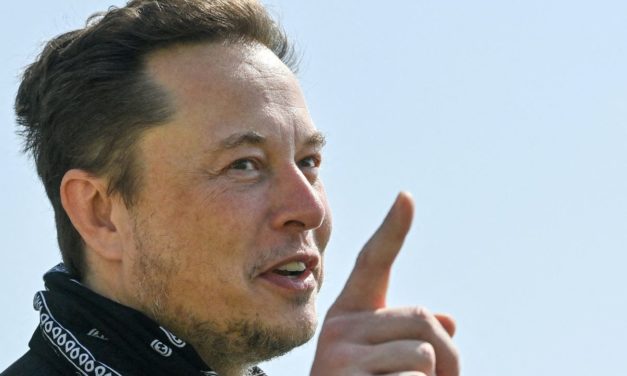 Tesla: Aktie unter Druck, Elon Musk erneut im Clinch mit US-Aufscihtsbehörden