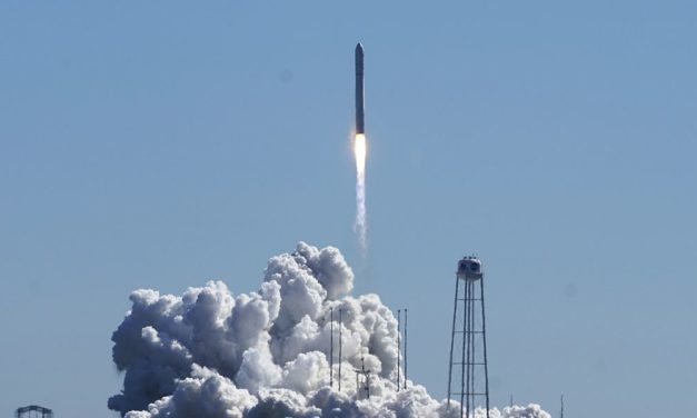 Spiegelteleskop auf dem Weg zur ISS