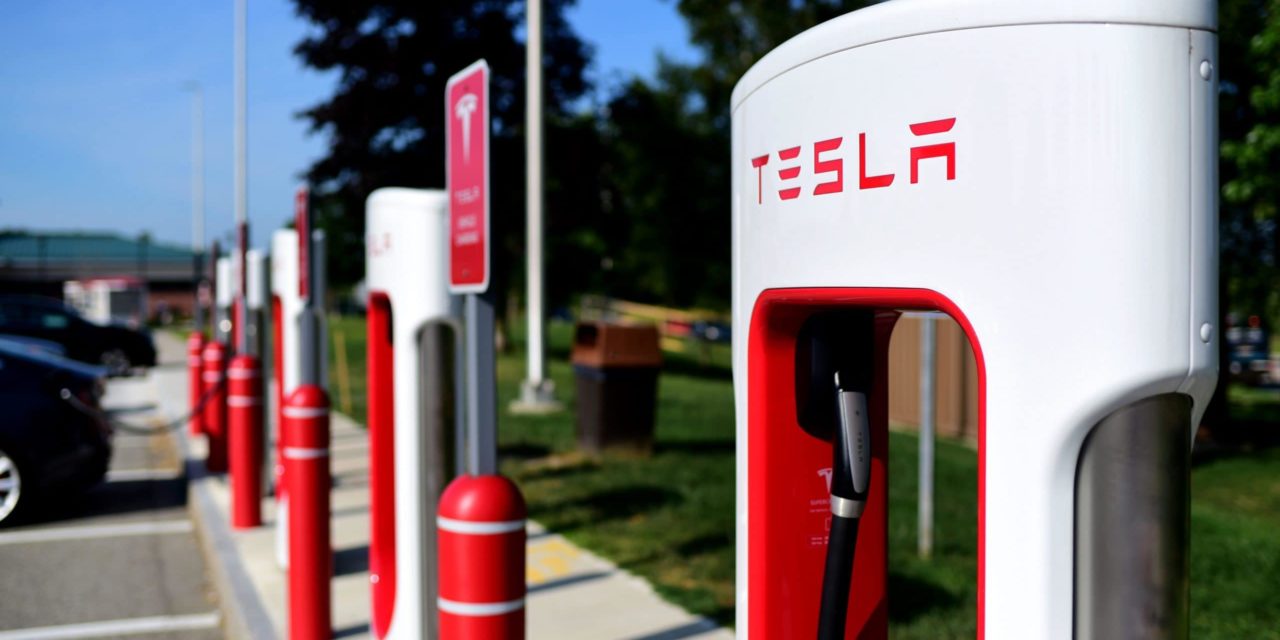Tesla akzeptiert Dogecoin (DOGE) an E-Auto-Ladesäulen