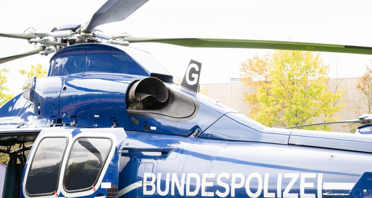 Polizeihubschrauber: Geschwindigkeitsmessung und Objekterkennung mit KI