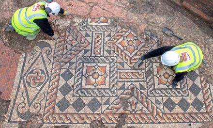 Luxuriöses römisches Mosaik bei Bauarbeiten in London entdeckt