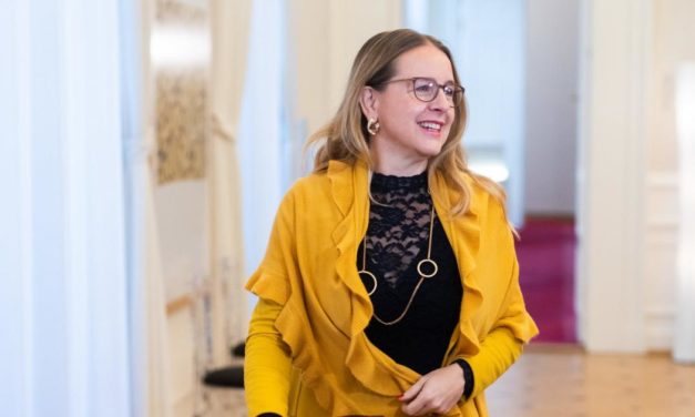 Ministerin Schramböck: Warum digitale Kompetenzen nötig sind