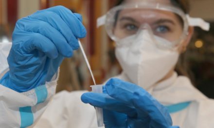 Positiv mit Omikron: Wie lange bleibt man tatsächlich infektiös?