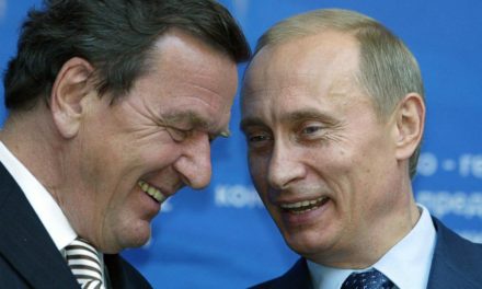 Putin-Freund Gerhard Schröder laufen die Mitarbeiter davon