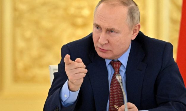 Putin will Kapitalflucht verhindern: Stopp für Ausfuhr von mehr als 10.000 Dollar