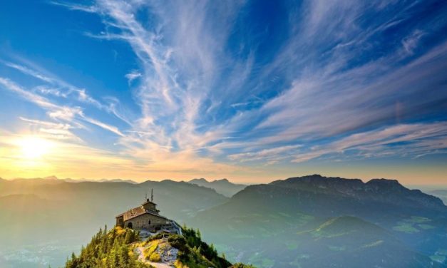 Wie Wüstenstaub die Bildung von Federwolken beeinflusst